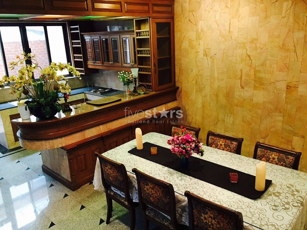 à Bangkok, townhouse spacieux avec 4 chambres sur 4 étages dans une residence privée quartier Tonglor, photo 4