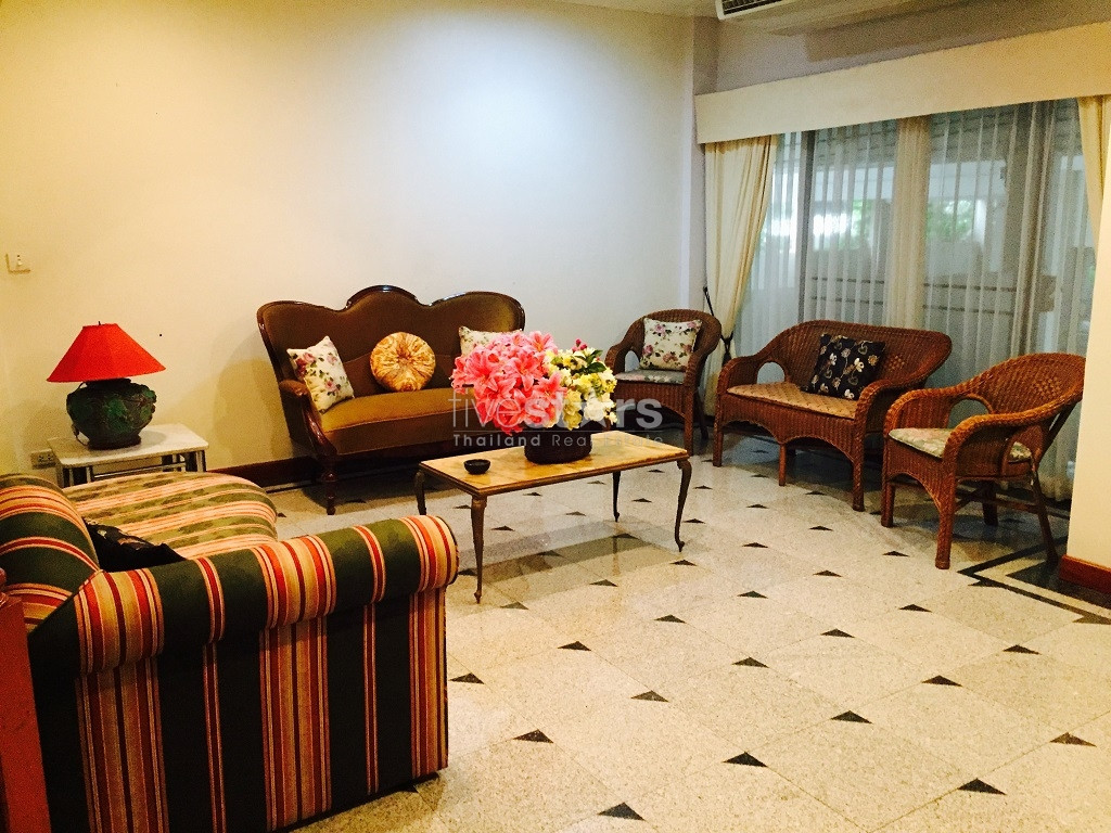 à Bangkok, townhouse spacieux avec 4 chambres sur 4 étages dans une residence privée quartier Tonglor, photo 3