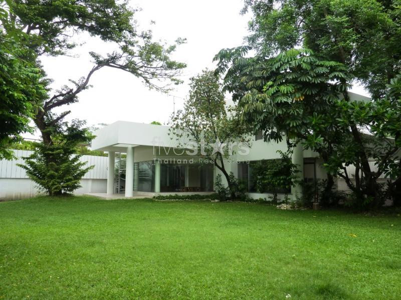 in Bangkok, nice 3 bedroom house with a huge private garden close to Tonglor BTS station, photo 2
