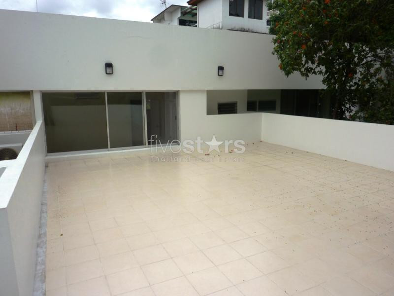 in Bangkok, nice 3 bedroom house with a huge private garden close to Tonglor BTS station, photo 8