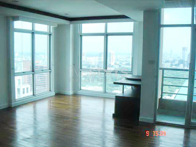 à Bangkok , quartier Sukhumvit - Ploenchit, un appartement moderne avec 4 chambres