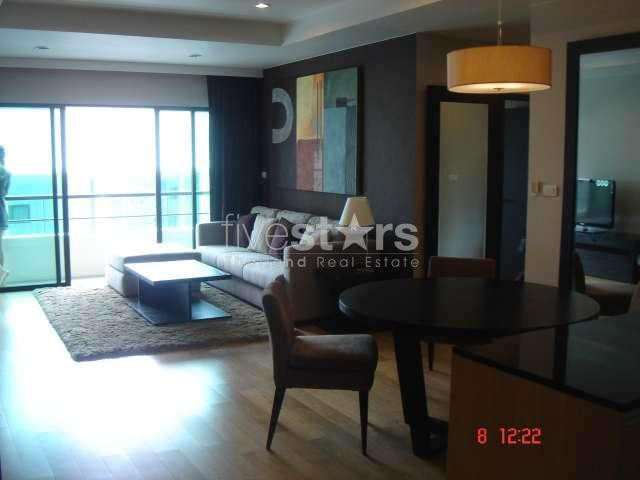à Bangkok, quartier  Sathorn, un appartement élégant avec 2 chambres