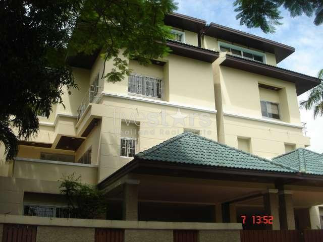In Bangkok, Phahonyothin Rd., Townhouse , near BTS Aree.Station., photo 2