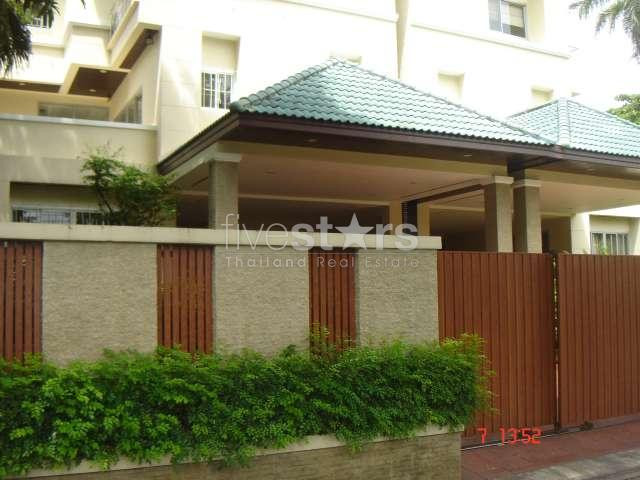 In Bangkok, Phahonyothin Rd., Townhouse , near BTS Aree.Station., photo 3