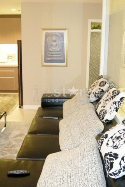 à Bangkok, quartier Chidlom - Ploenchit, un appartement moderne avec 2 chambres entièrement équipé et meublé