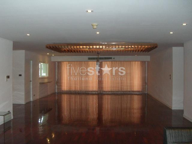 appartement spacieux de 380 m2 avec 4 chambres quartier Asoke