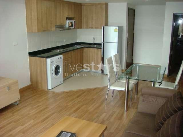 à Bangkok, quartier Sukhumvit-Asoke, un appartement agréable et lumineux avec 2 chambres