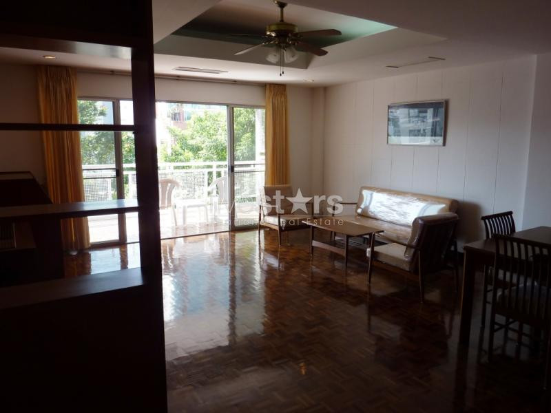 à Bangkok, appartement avec 1 chambre proche BTS Ekamai, qui accepte les animaux.