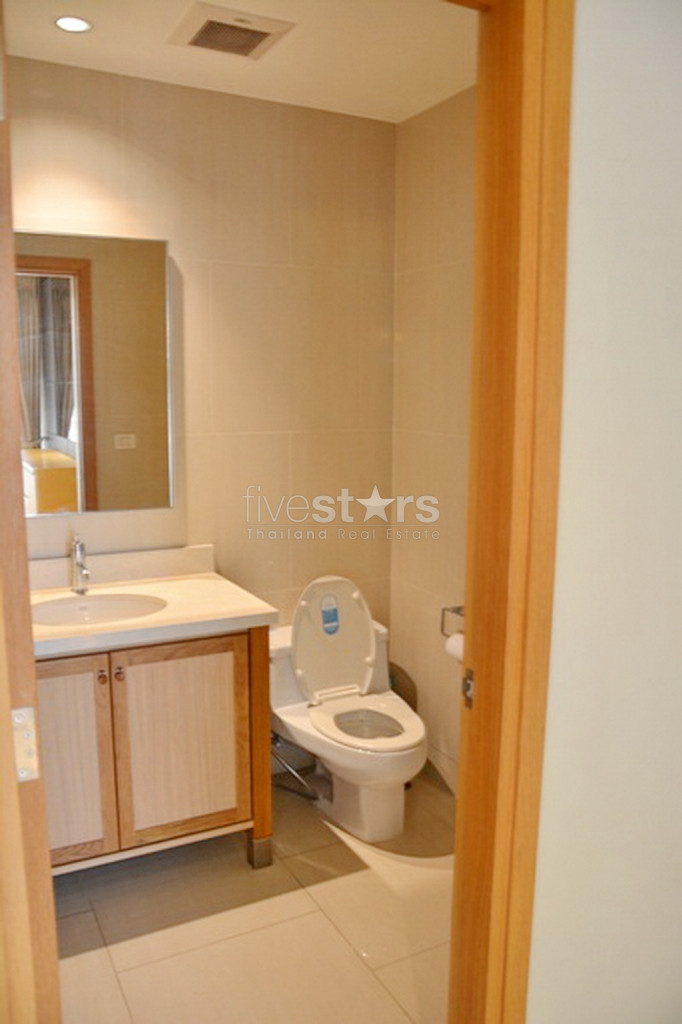 à Bangkok, appartement modern avec 2 chambres dans un immeuble de standing quartier Prompong, photo 8