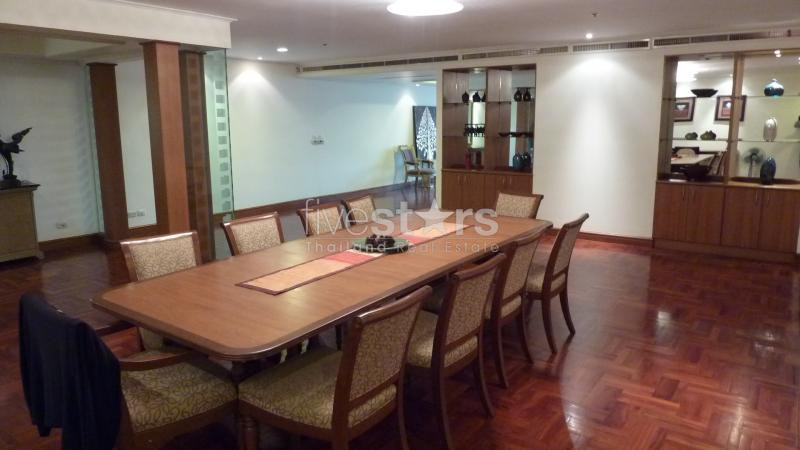 Big 3 Bedroom Apartment For Rent in Sukhumvit Soi 11