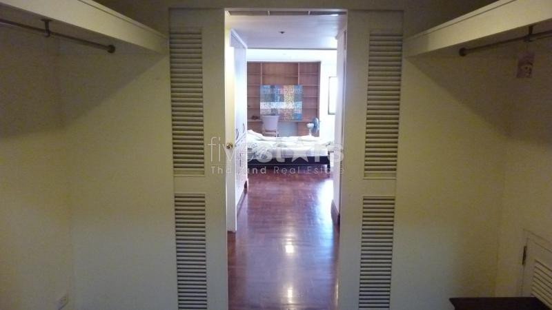 Big 3 Bedroom Apartment For Rent in Sukhumvit Soi 11, photo 2