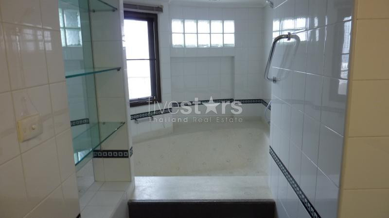 Big 3 Bedroom Apartment For Rent in Sukhumvit Soi 11, photo 4