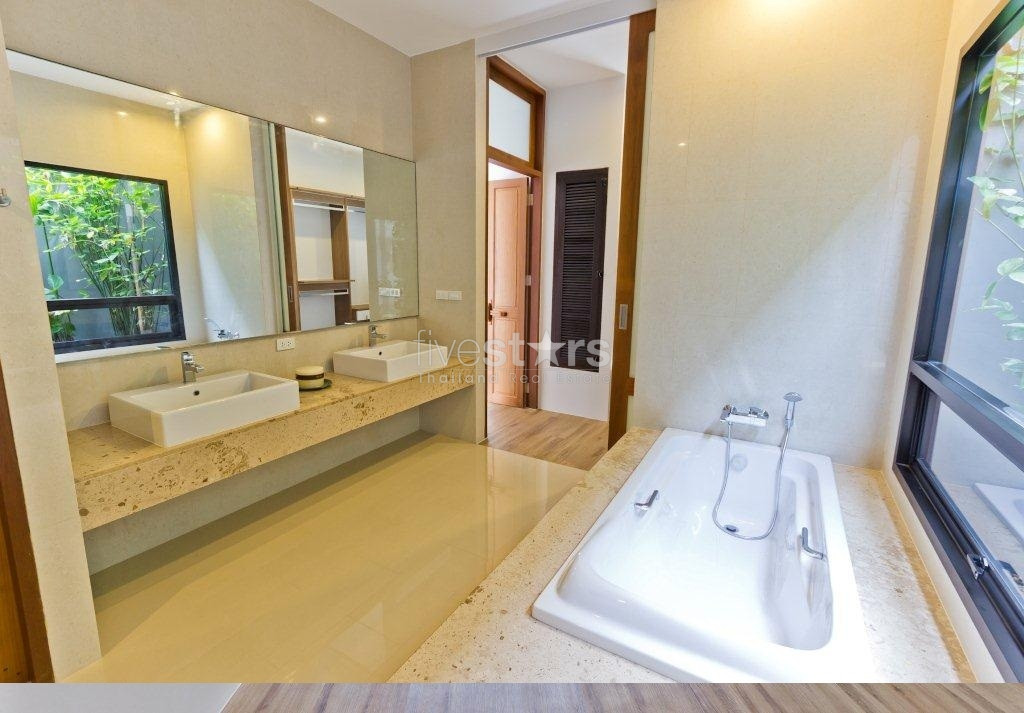 Maison design haut de gamme ultra moderne avec piscine., photo 6