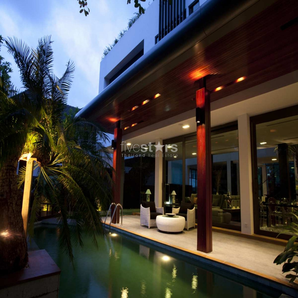 modern 3 storey house for sale in Ekamai area, photo 10