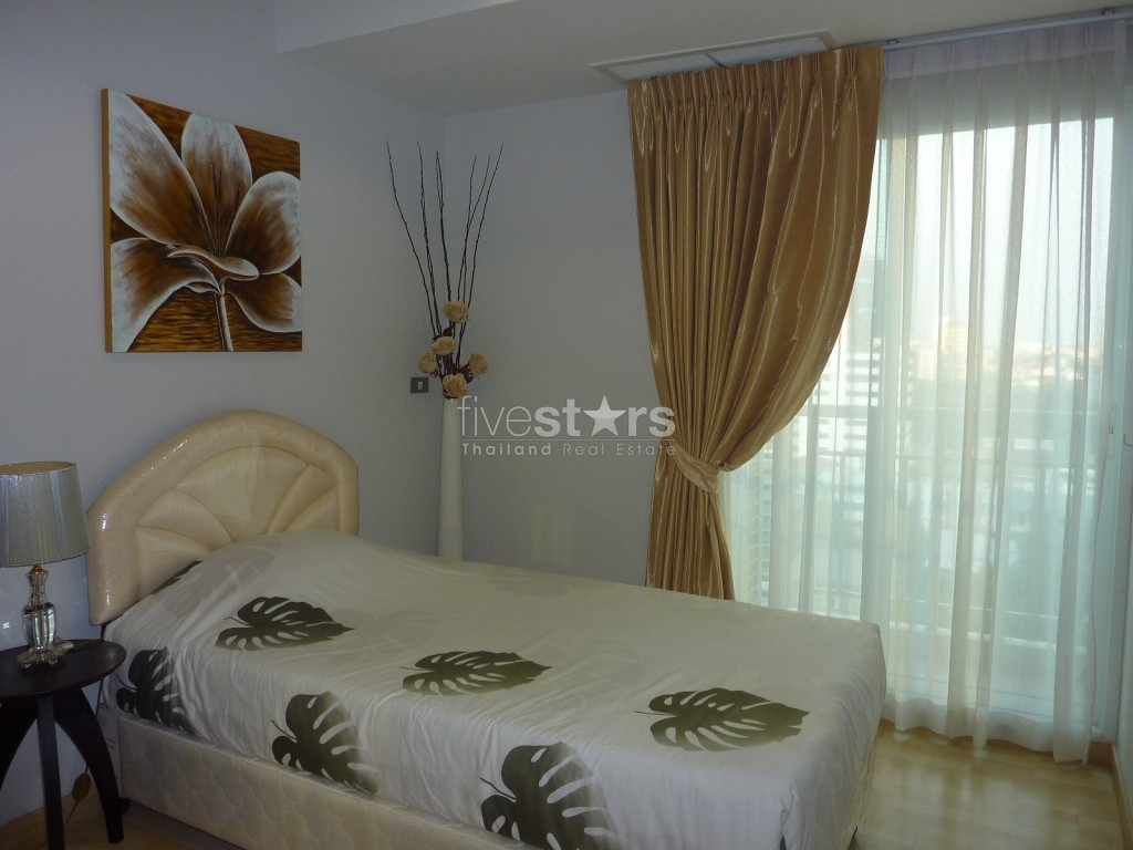 Highrise 2 bedroom condo available, photo 3