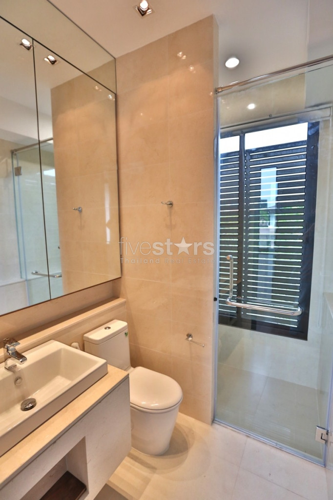 maison moderne avec 4 chambres et piscine privée, photo 8