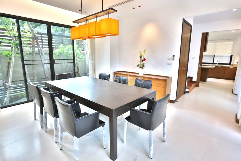 maison moderne avec 4 chambres et piscine privée, photo 2