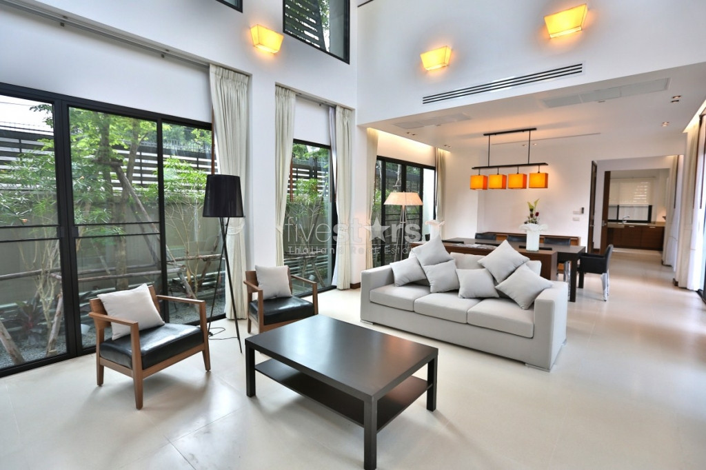 maison moderne avec 4 chambres et piscine privée, photo 3