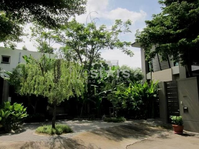 maison moderne avec 4 chambres et piscine privée, photo 9