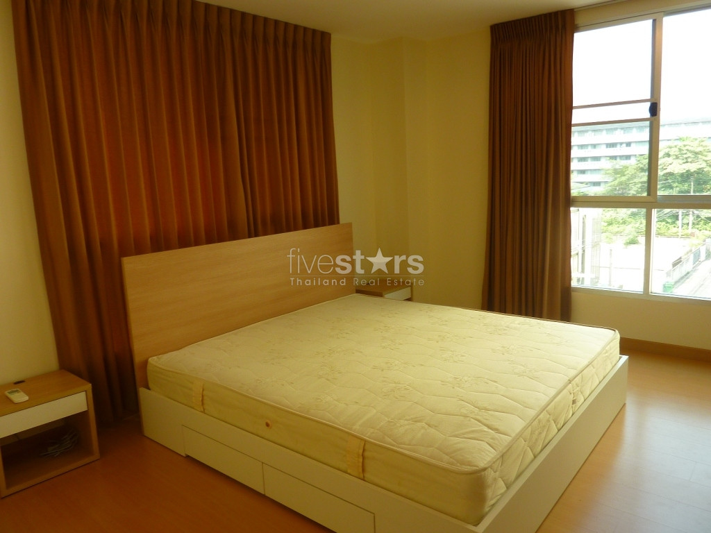 nice fully furnished 2 bedroom located in a quiet street near BTS Prakhanong., photo 3