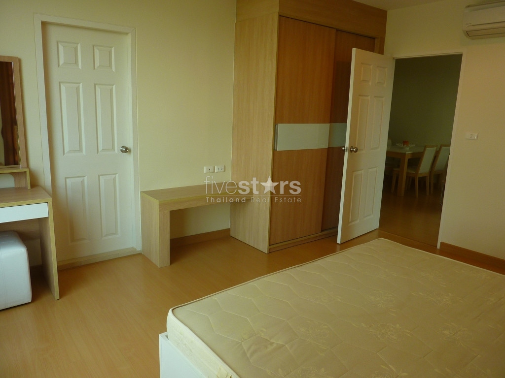 nice fully furnished 2 bedroom located in a quiet street near BTS Prakhanong., photo 4