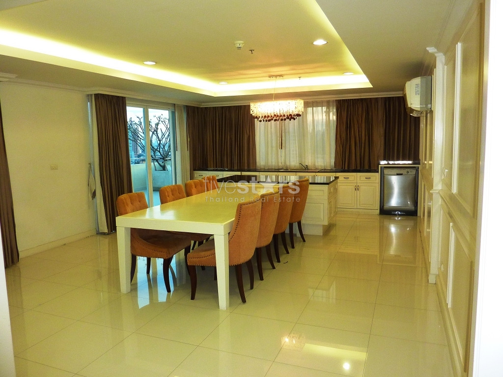 Appartement duplex avec 4 chambres à louer quartier Phrompong, photo 5