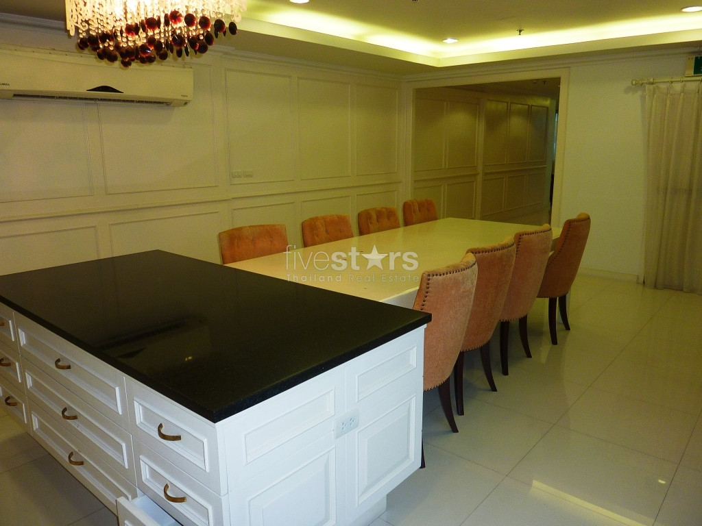 Appartement duplex avec 4 chambres à louer quartier Phrompong, photo 6