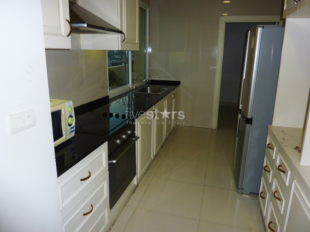 Appartement duplex avec 4 chambres à louer quartier Phrompong, photo 7