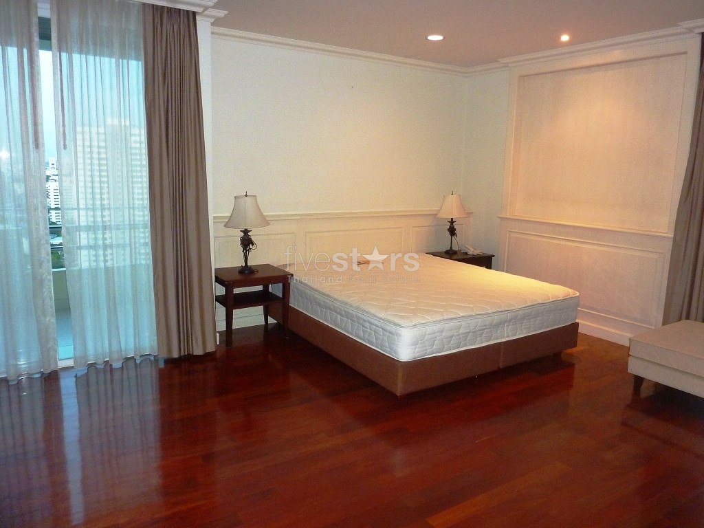 Appartement duplex avec 4 chambres à louer quartier Phrompong, photo 8