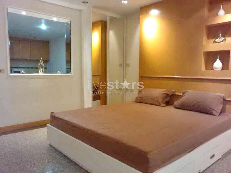 2 bedroom furnished condominium near Asoke BTS and Sukhumvit MRT