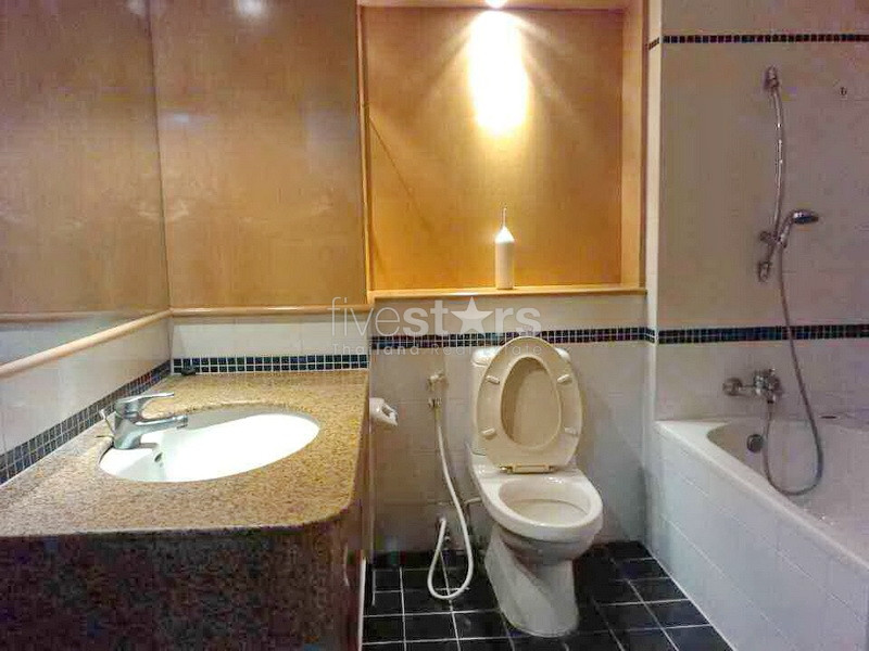 2 bedroom furnished condominium near Asoke BTS and Sukhumvit MRT, photo 7