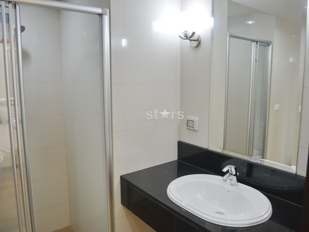 3 bedroom condo for rent on Asoke, photo 9