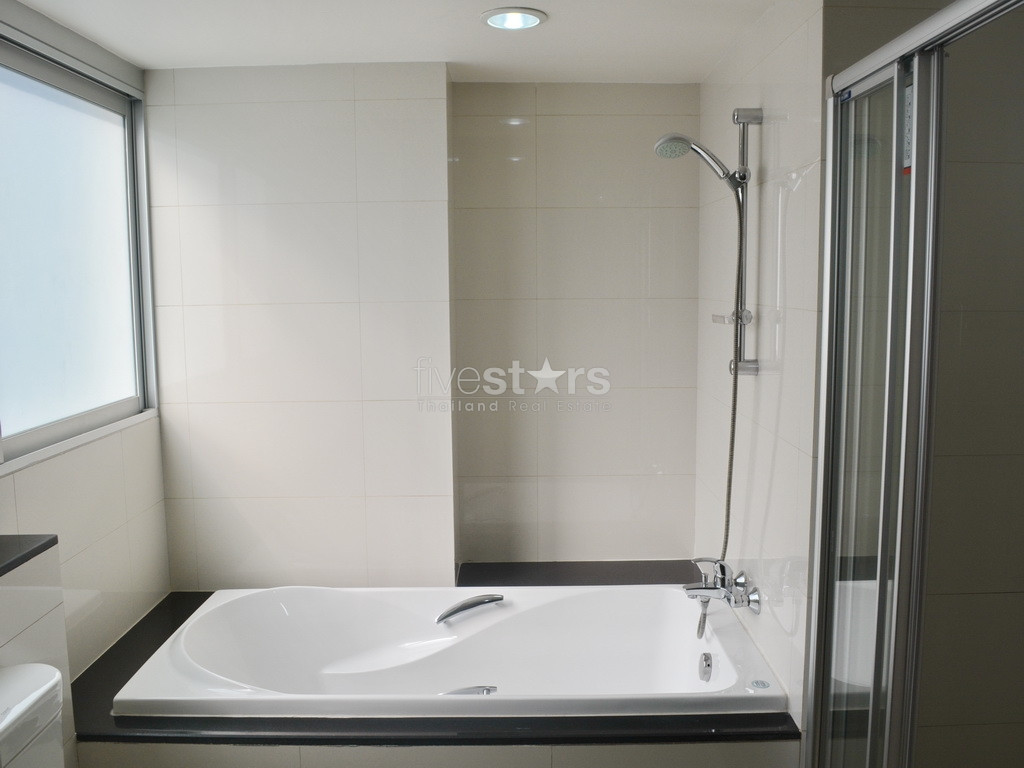 3 bedroom condo for rent on Asoke, photo 8