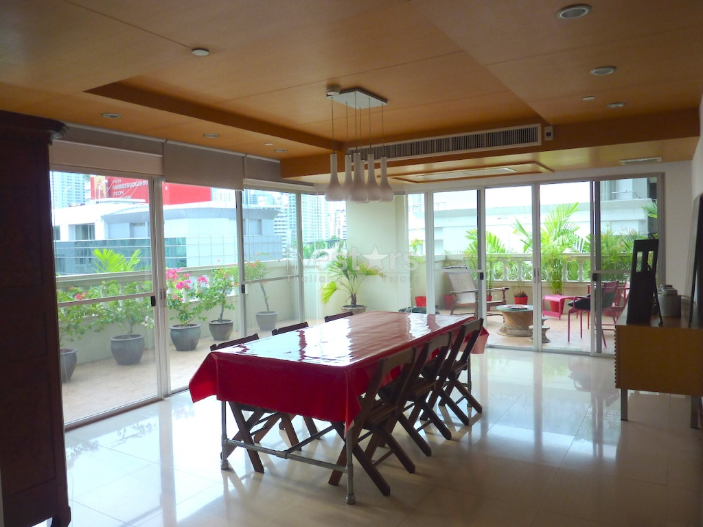 appartement spacieux avec 4 chambres proche BTS Phrompong
