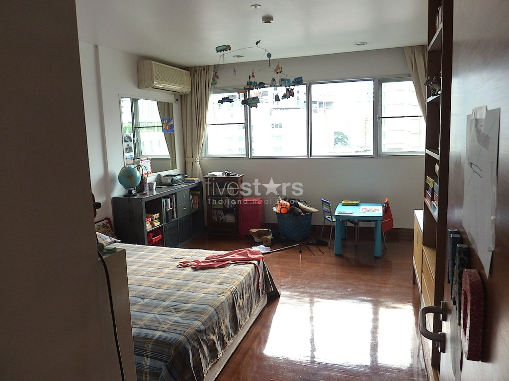 appartement spacieux avec 4 chambres proche BTS Phrompong, photo 10
