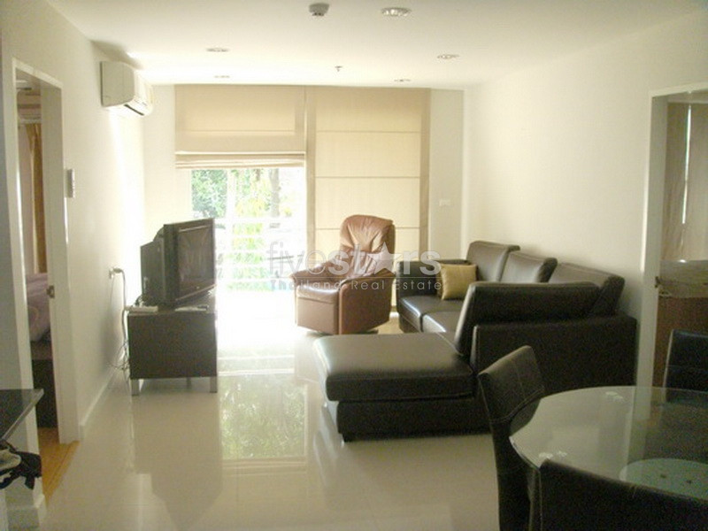 2 bedroom low rise condominium for rent close to BTS Prompong, photo 2