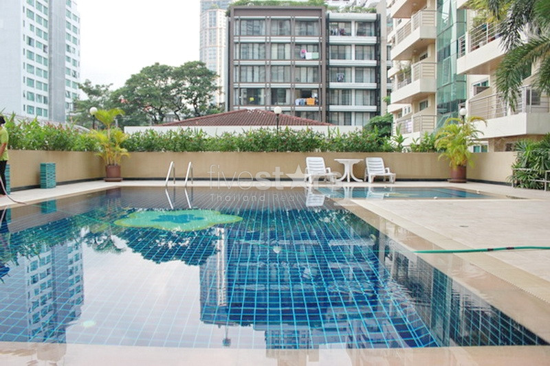 2 bedroom low rise condominium for rent close to BTS Prompong