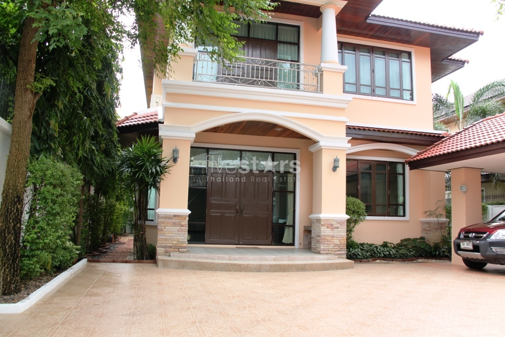 Modern house, 3 bedroom partly furnished, closed to BTS Ekamai, photo 2