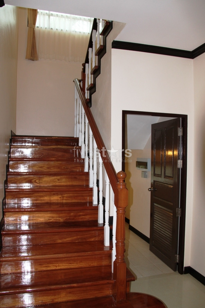 Modern house, 3 bedroom partly furnished, closed to BTS Ekamai, photo 7