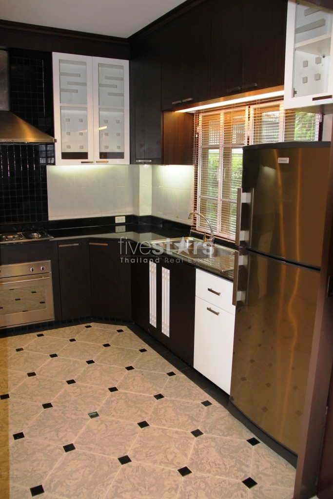 Modern house, 3 bedroom partly furnished, closed to BTS Ekamai, photo 8