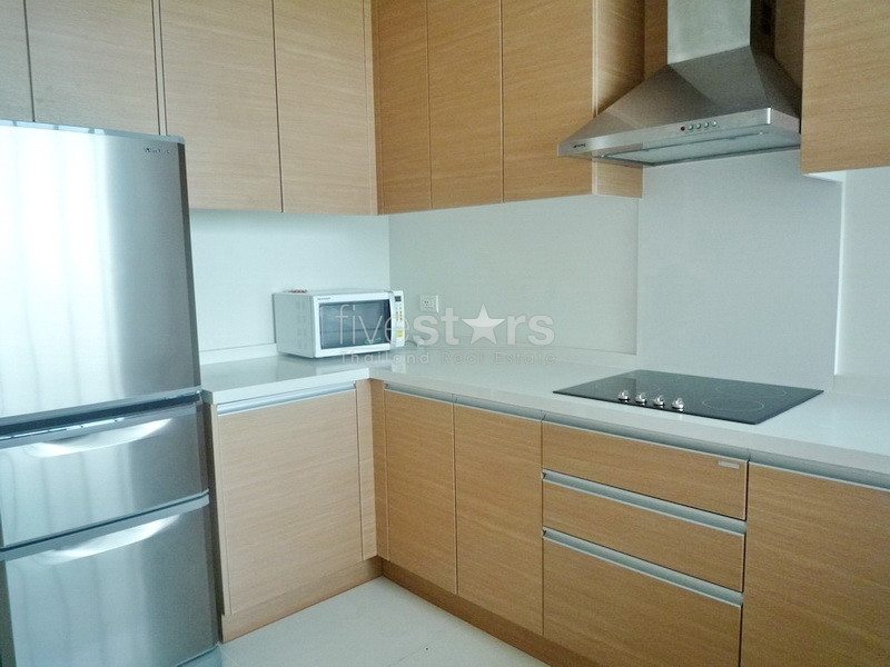 2 bedroom duplex condominium for rent near Prompong BTS Station, photo 5