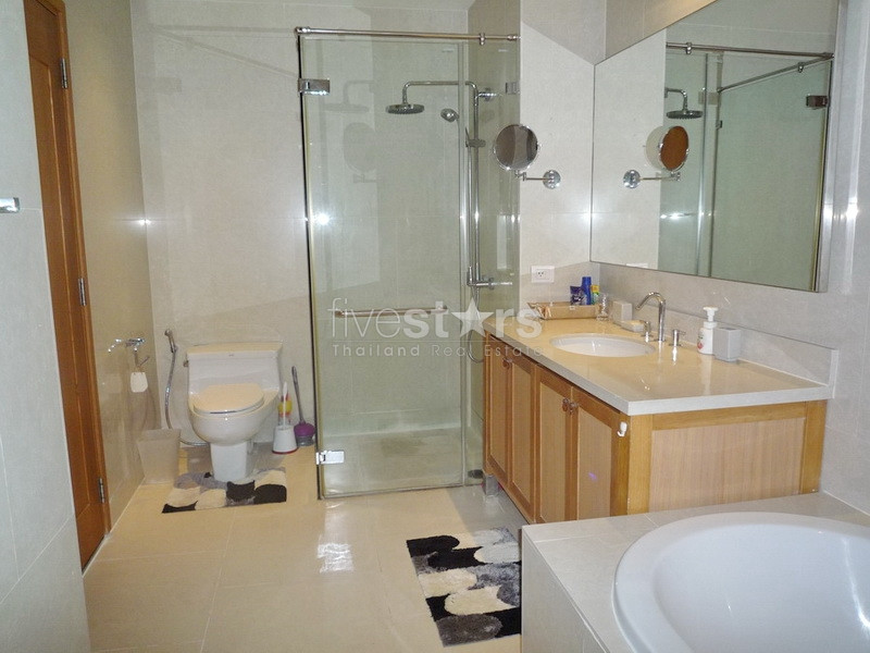 2 bedroom duplex condominium for rent near Prompong BTS Station, photo 8