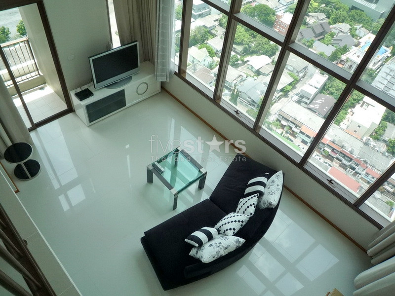 2 bedroom duplex condominium for rent near Prompong BTS Station, photo 2