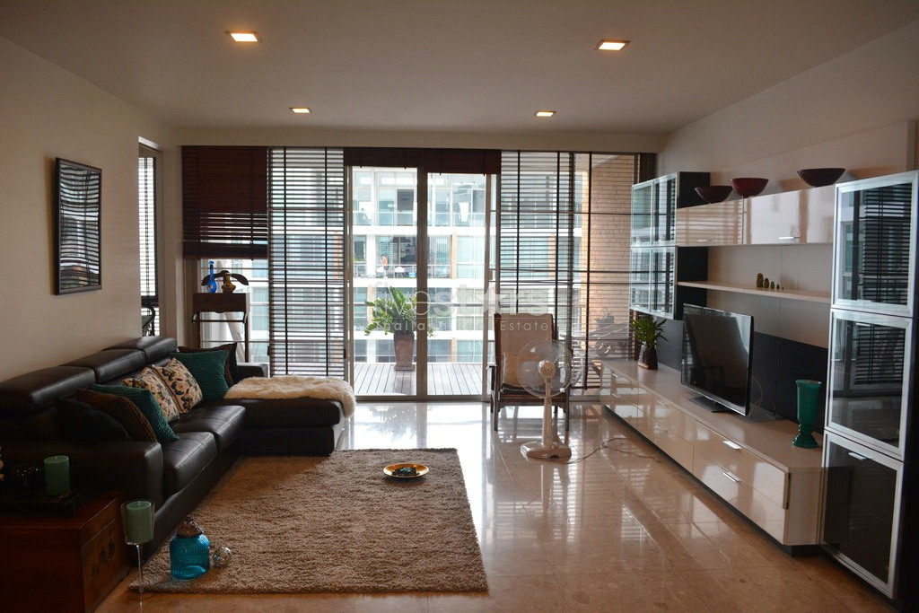 3 bedroom pet friendly for rent on Phra Khanong