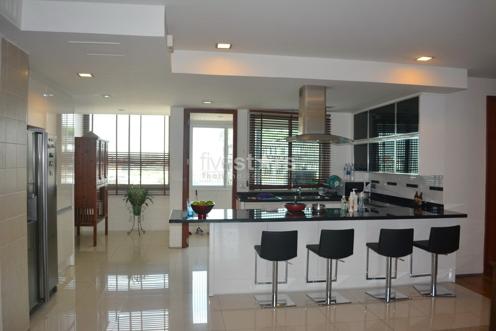 3 bedroom pet friendly for rent on Phra Khanong, photo 2
