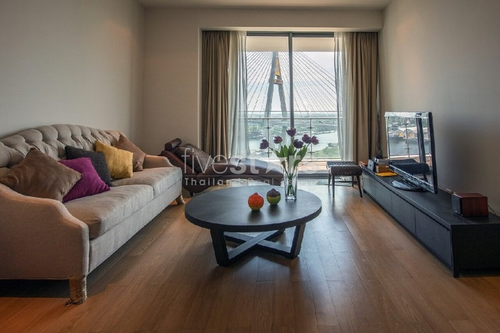 Beautiful 2 Bedroom High Rise Condominium Riverside