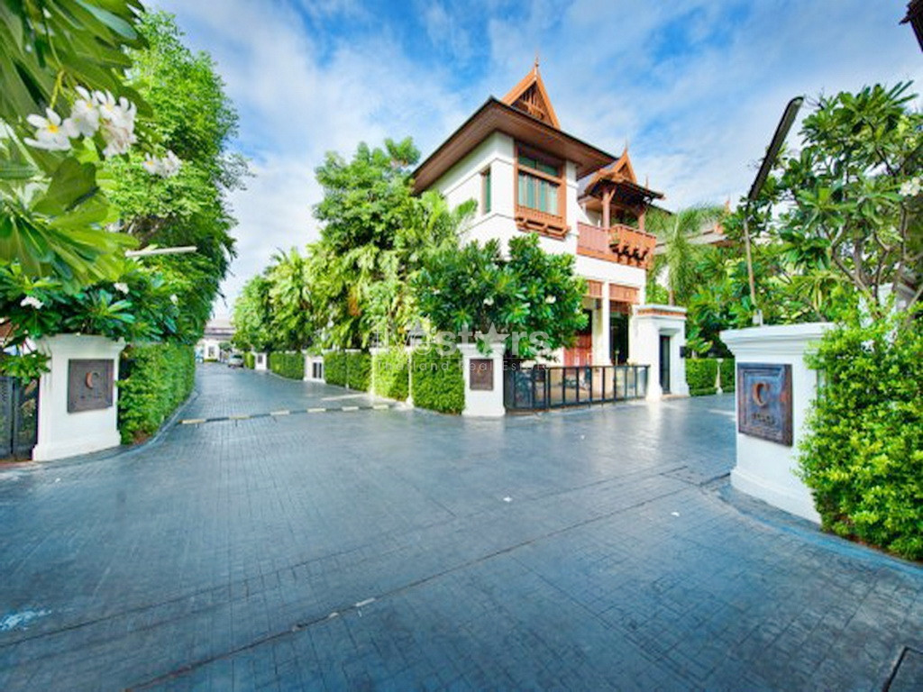 4-bedroom exclusive property with private pool in Sathorn