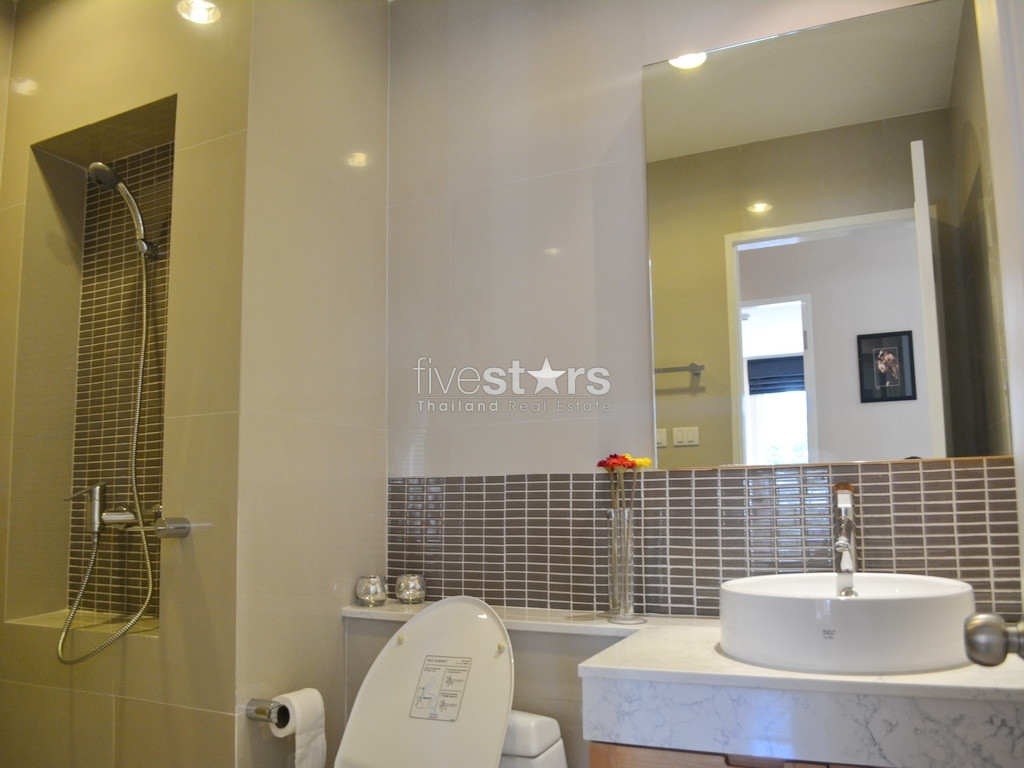 Bel appartement 2 chambres quartier Phromphong, photo 10