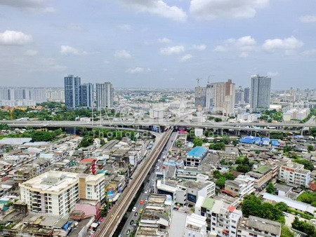 Modern 2-bedroom condominium for sale close to BTS Phrakanong