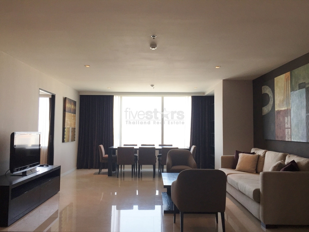 Beautiful 3 Bedroom Condominium Located right in Thonglor road
